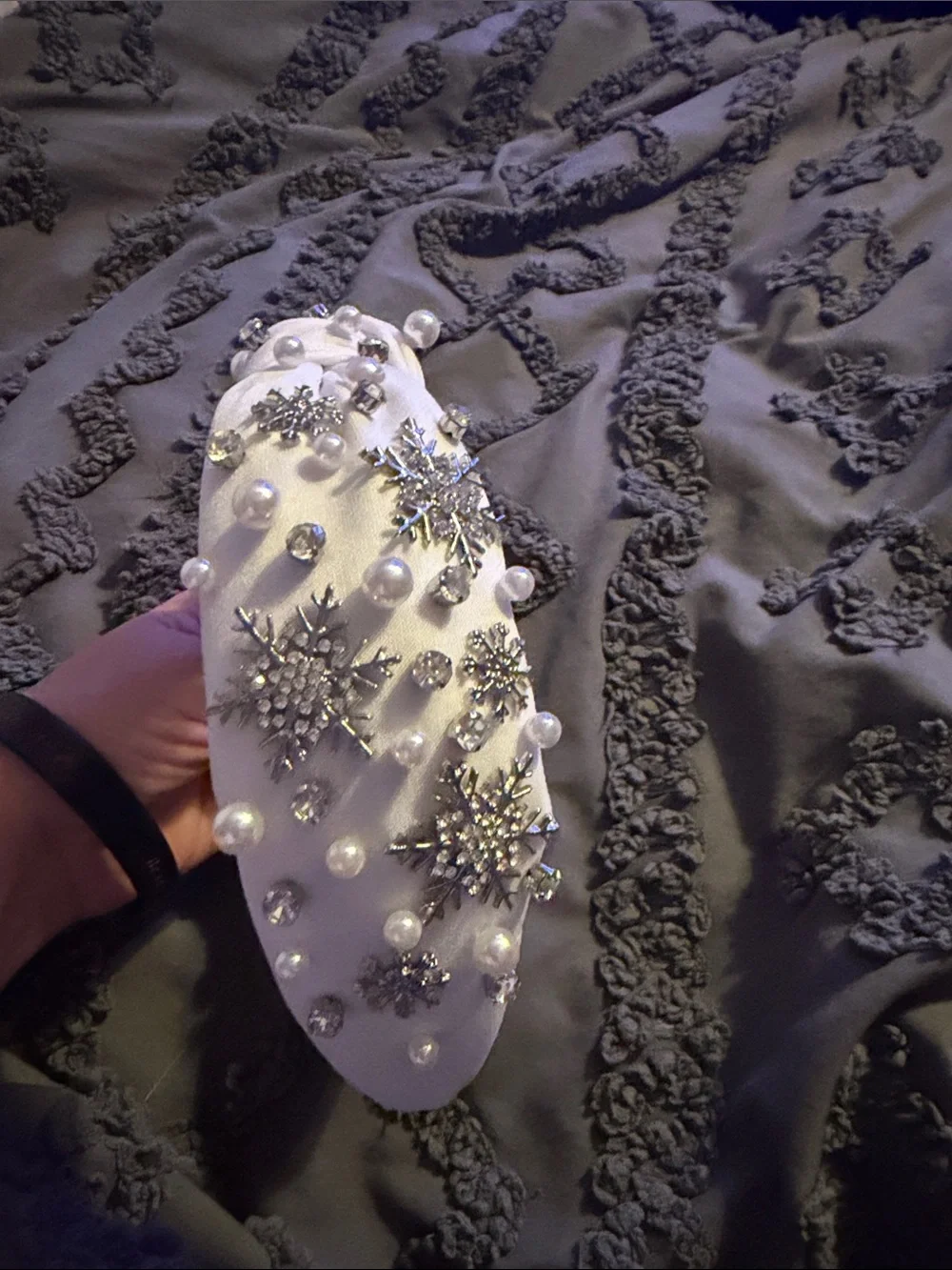 NWOT White Pearl & Crystal Snowflake Knot Headband